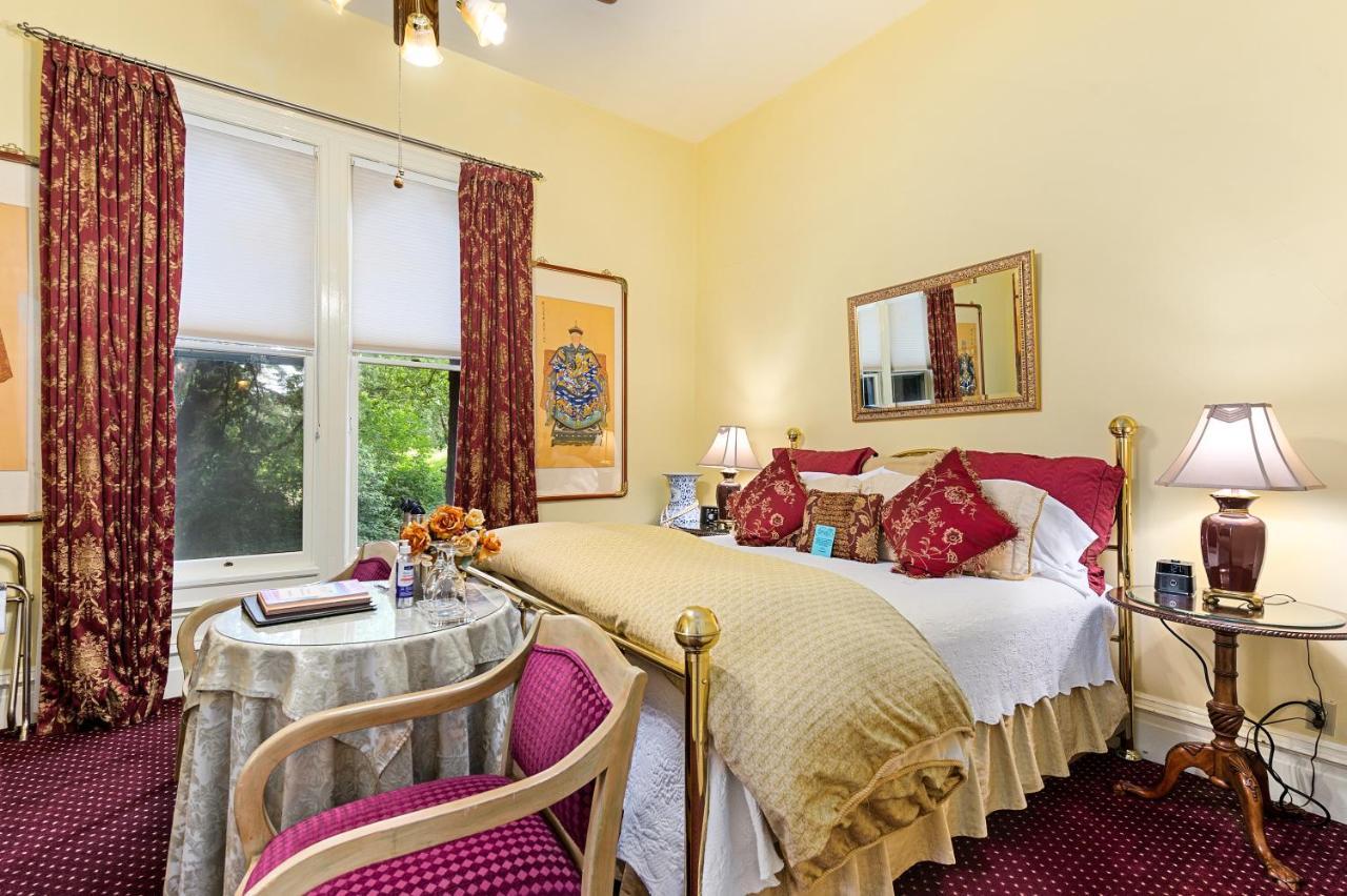 The Gables Wine Country Inn Санта-Роза Экстерьер фото
